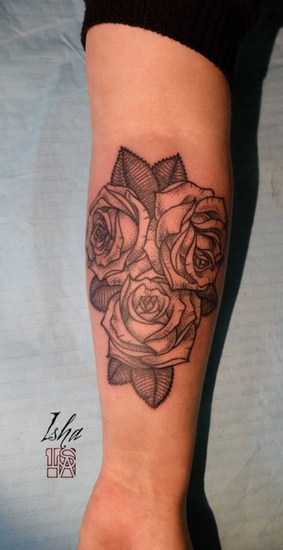 isha-daw-tattoo-roses-dot-Loches