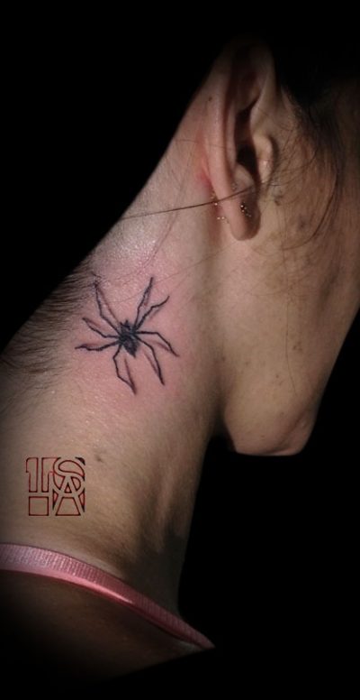 isha-daw-tattoo-spider-Loches