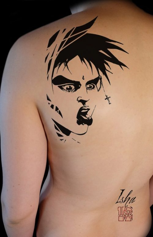 isha-daw-tattoo-tatouage-punk-langue-tiree-omoplate